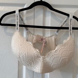 Victoria's Secret Cream Lace Bra with Scalloped Detailing 34ddd